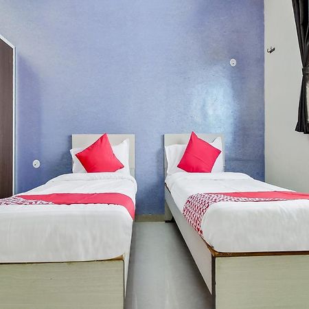 Oyo Flagship 48365 Hotel Shiva'S Castle Chalisgaon Exterior photo