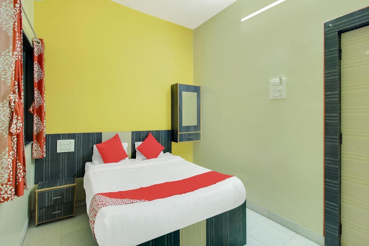 Oyo Flagship 48365 Hotel Shiva'S Castle Chalisgaon Exterior photo