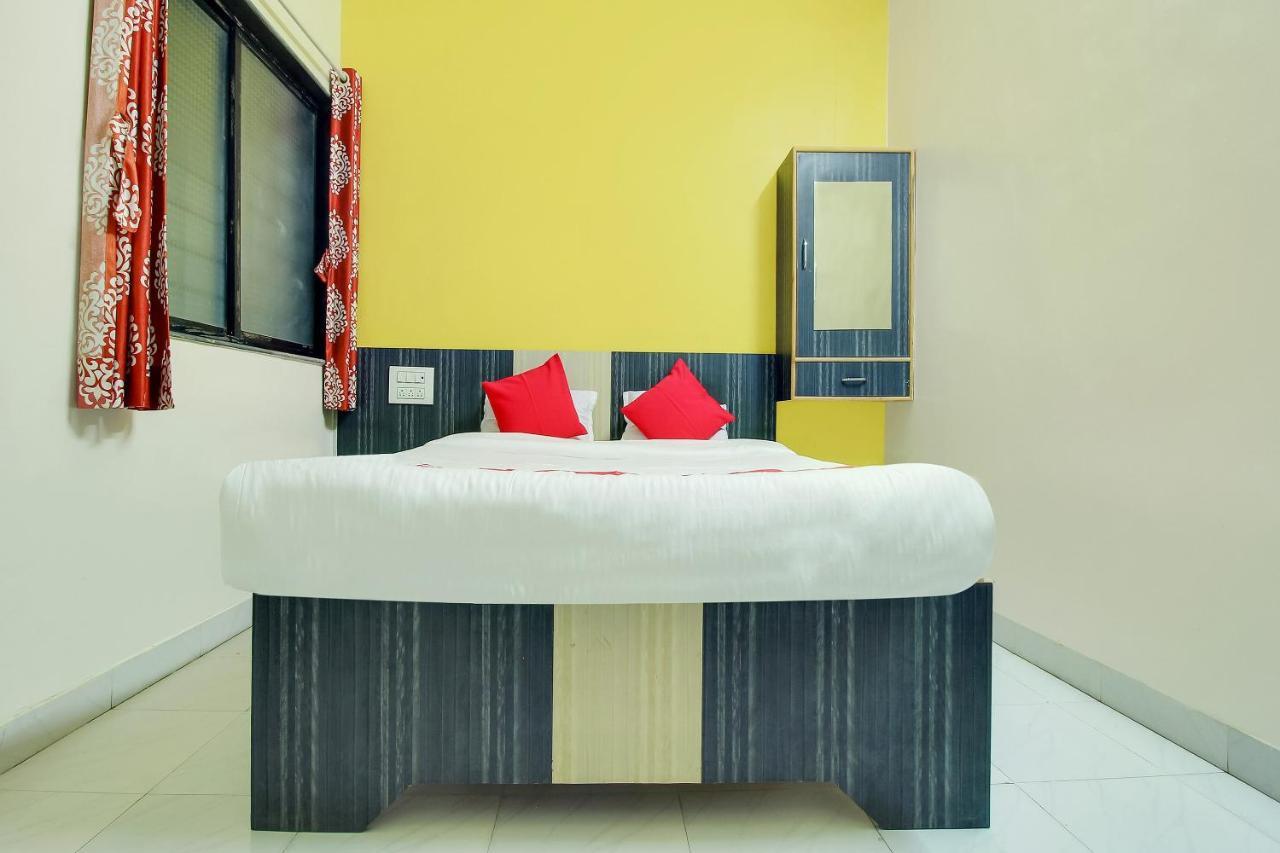 Oyo Flagship 48365 Hotel Shiva'S Castle Chalisgaon Exterior photo
