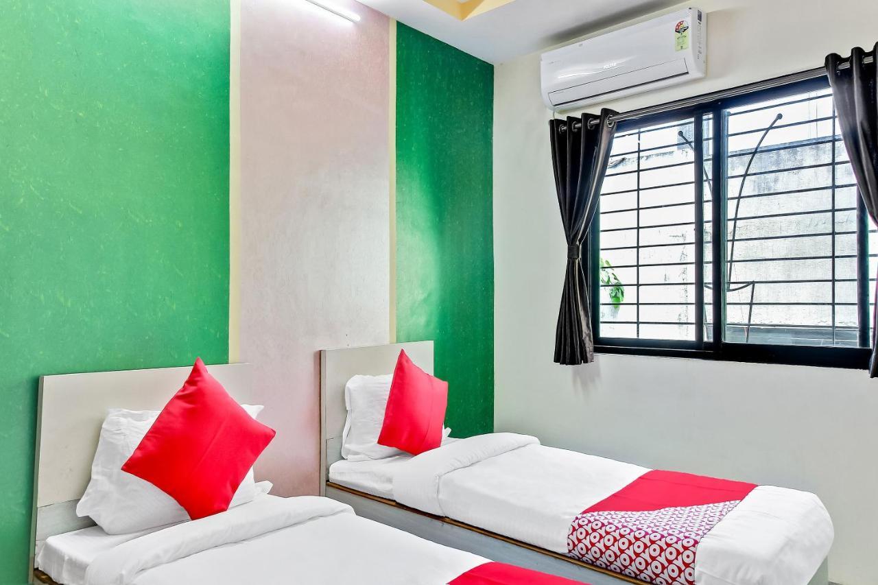 Oyo Flagship 48365 Hotel Shiva'S Castle Chalisgaon Exterior photo