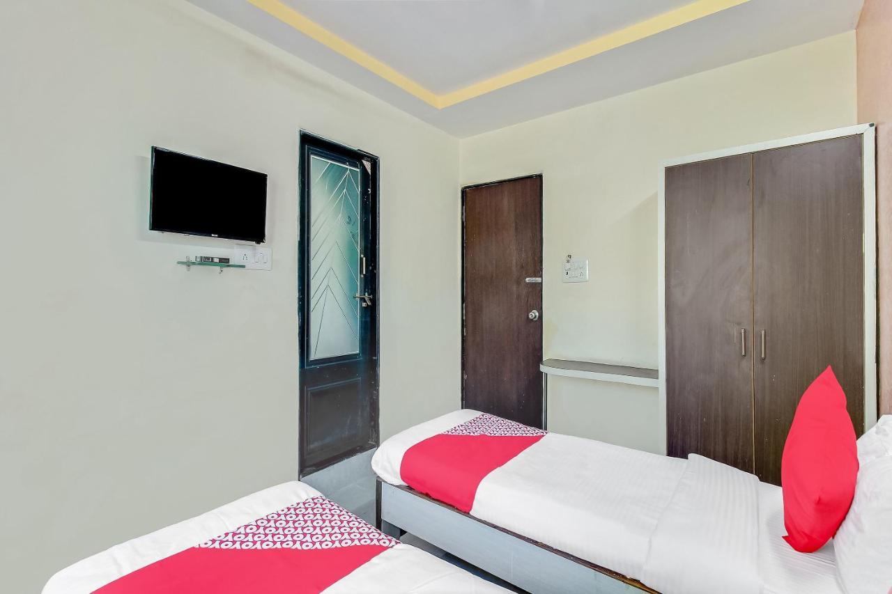Oyo Flagship 48365 Hotel Shiva'S Castle Chalisgaon Exterior photo