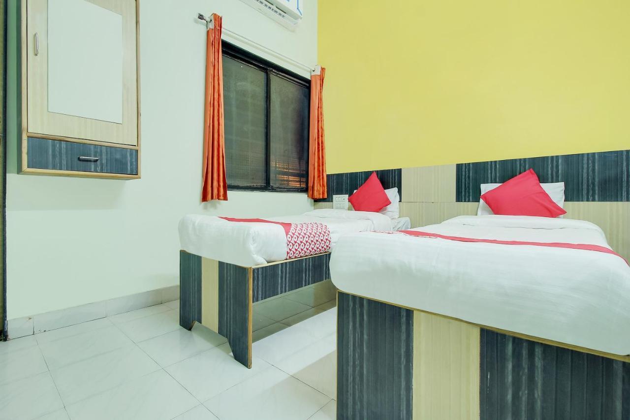 Oyo Flagship 48365 Hotel Shiva'S Castle Chalisgaon Room photo