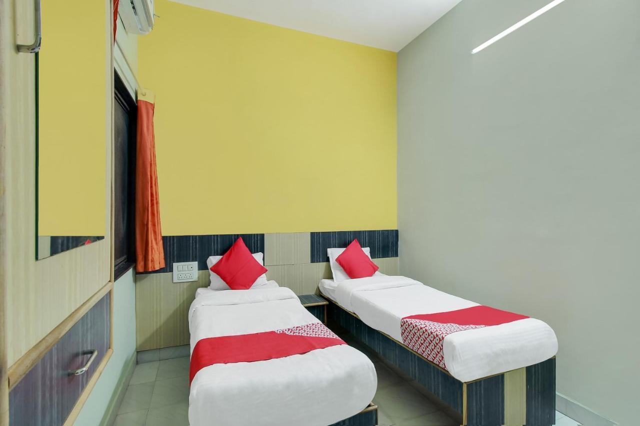 Oyo Flagship 48365 Hotel Shiva'S Castle Chalisgaon Room photo