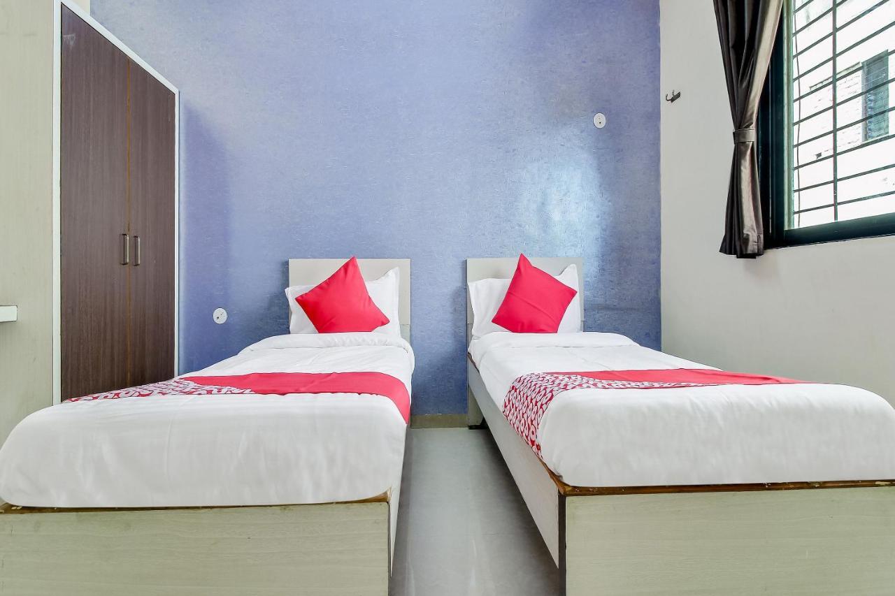 Oyo Flagship 48365 Hotel Shiva'S Castle Chalisgaon Exterior photo