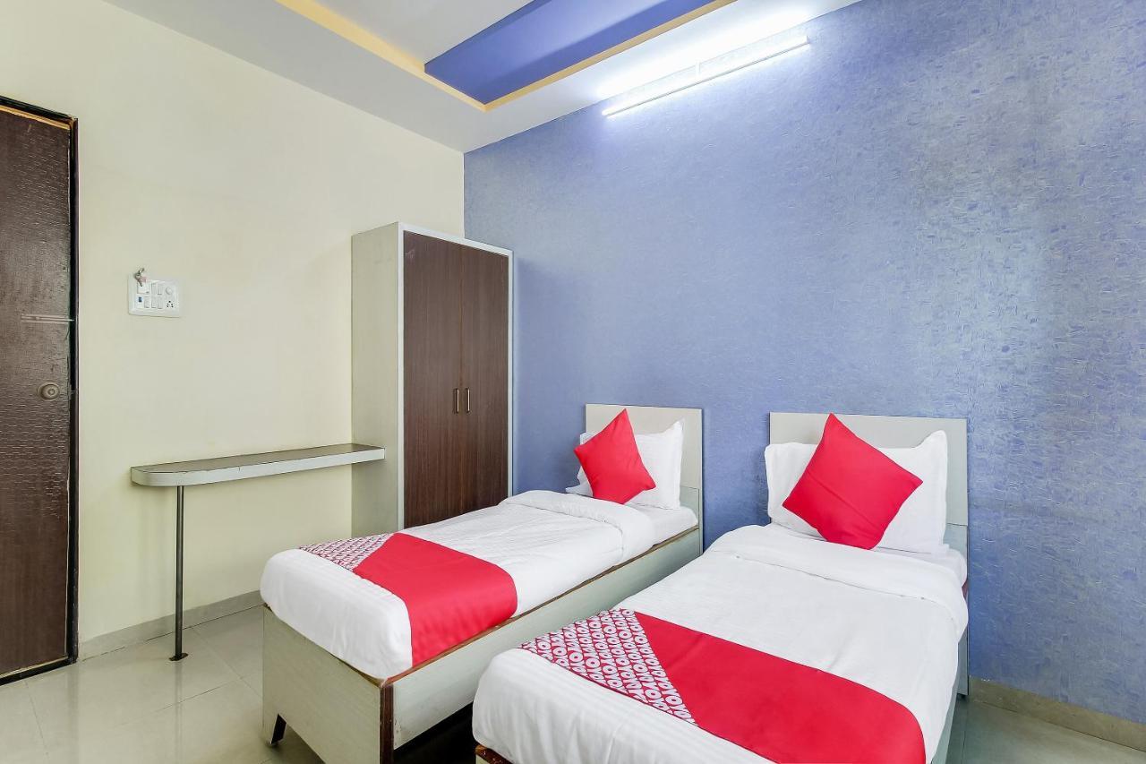 Oyo Flagship 48365 Hotel Shiva'S Castle Chalisgaon Exterior photo