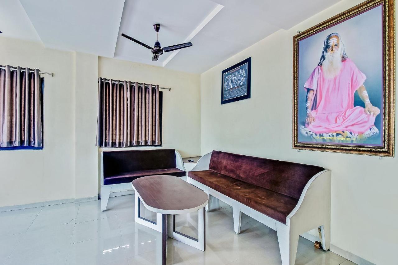 Oyo Flagship 48365 Hotel Shiva'S Castle Chalisgaon Exterior photo