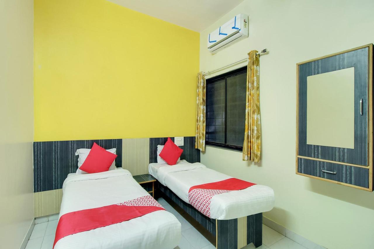 Oyo Flagship 48365 Hotel Shiva'S Castle Chalisgaon Exterior photo