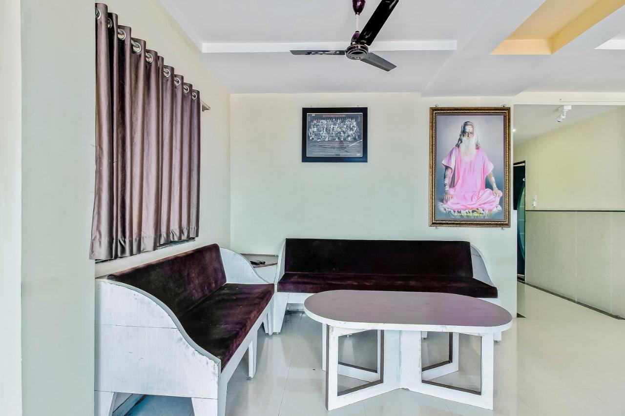 Oyo Flagship 48365 Hotel Shiva'S Castle Chalisgaon Exterior photo